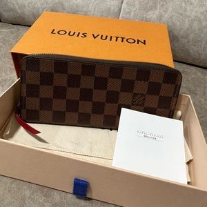 Louis Vuitton 

Clémence Wallet in good condition